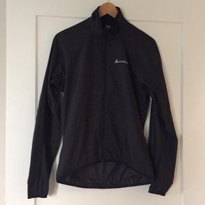 Lightweight wind breaker by Oslo